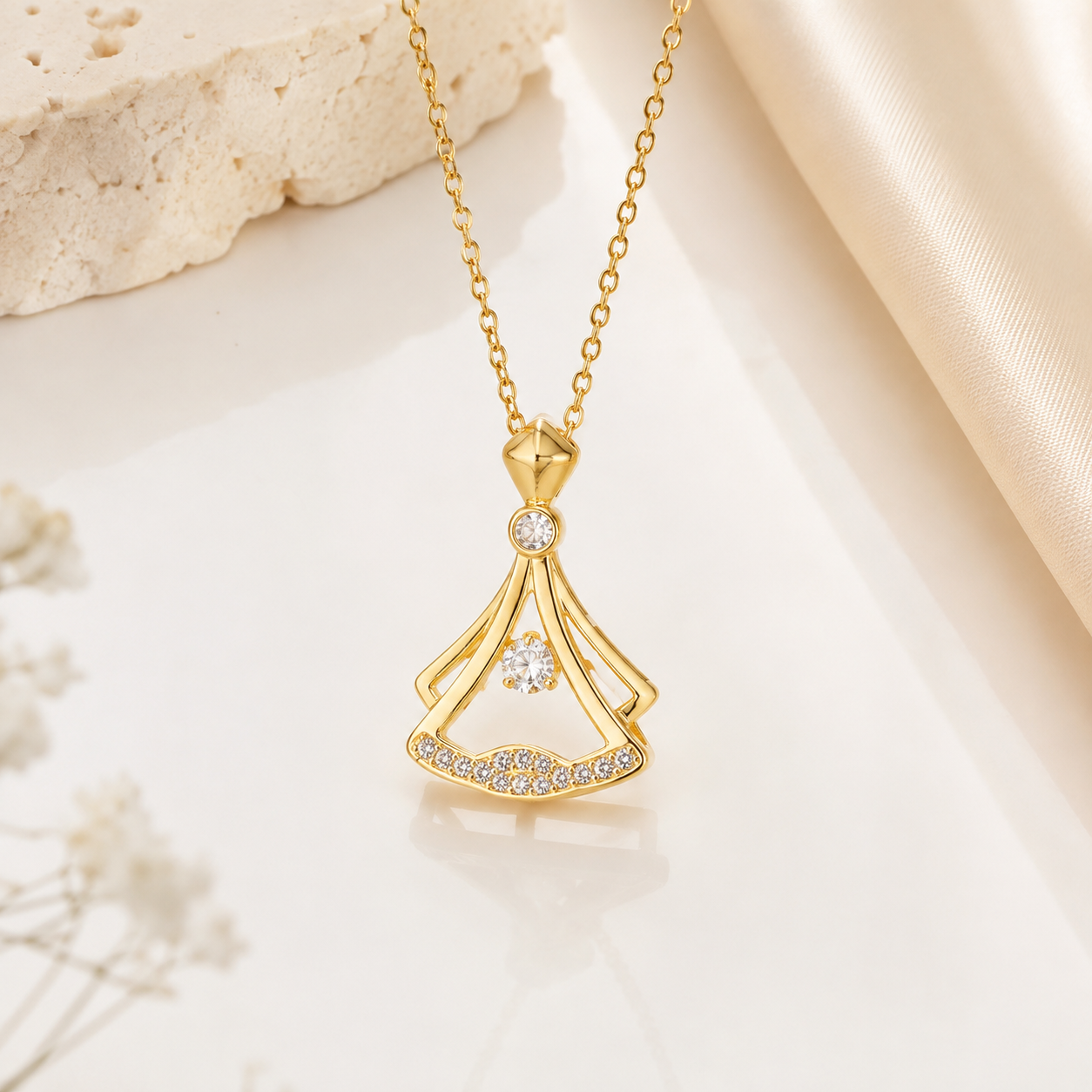 Rhinestone Decor Pendant Necklace